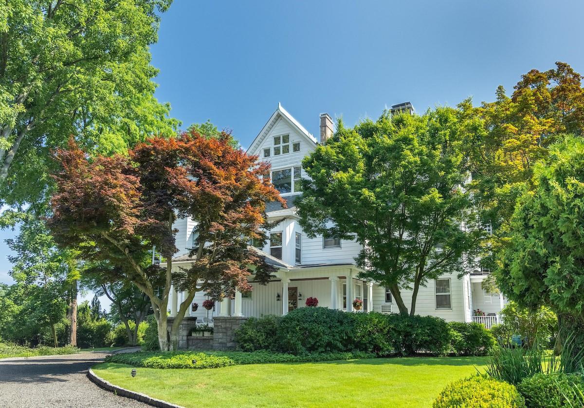 Property Photo: 38 Oliphant Avenue 7 NY 10522