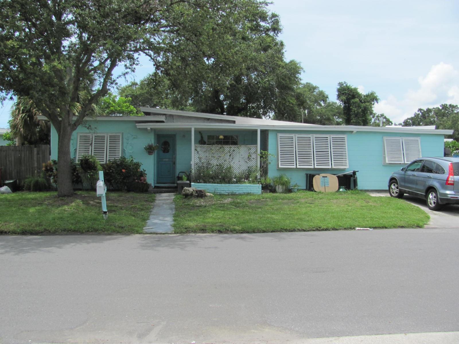 Property Photo: 6657 Hibiscus Avenue S FL 33707