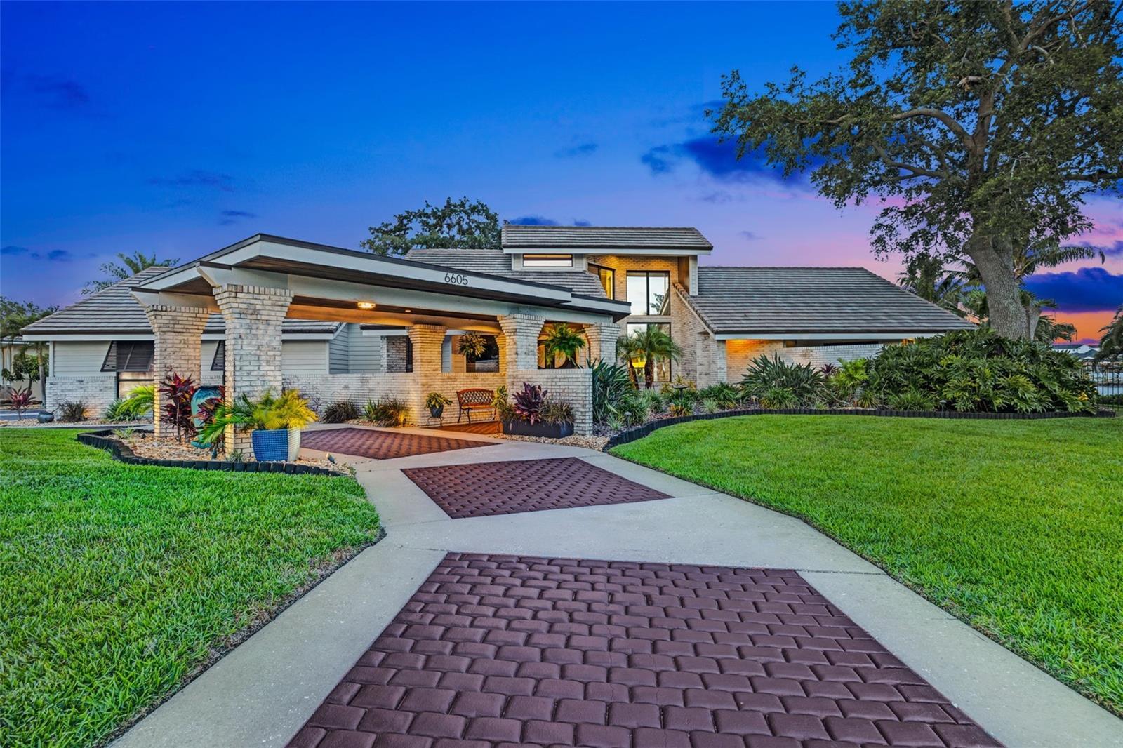 Property Photo: 6605 Seabird Way FL 33572