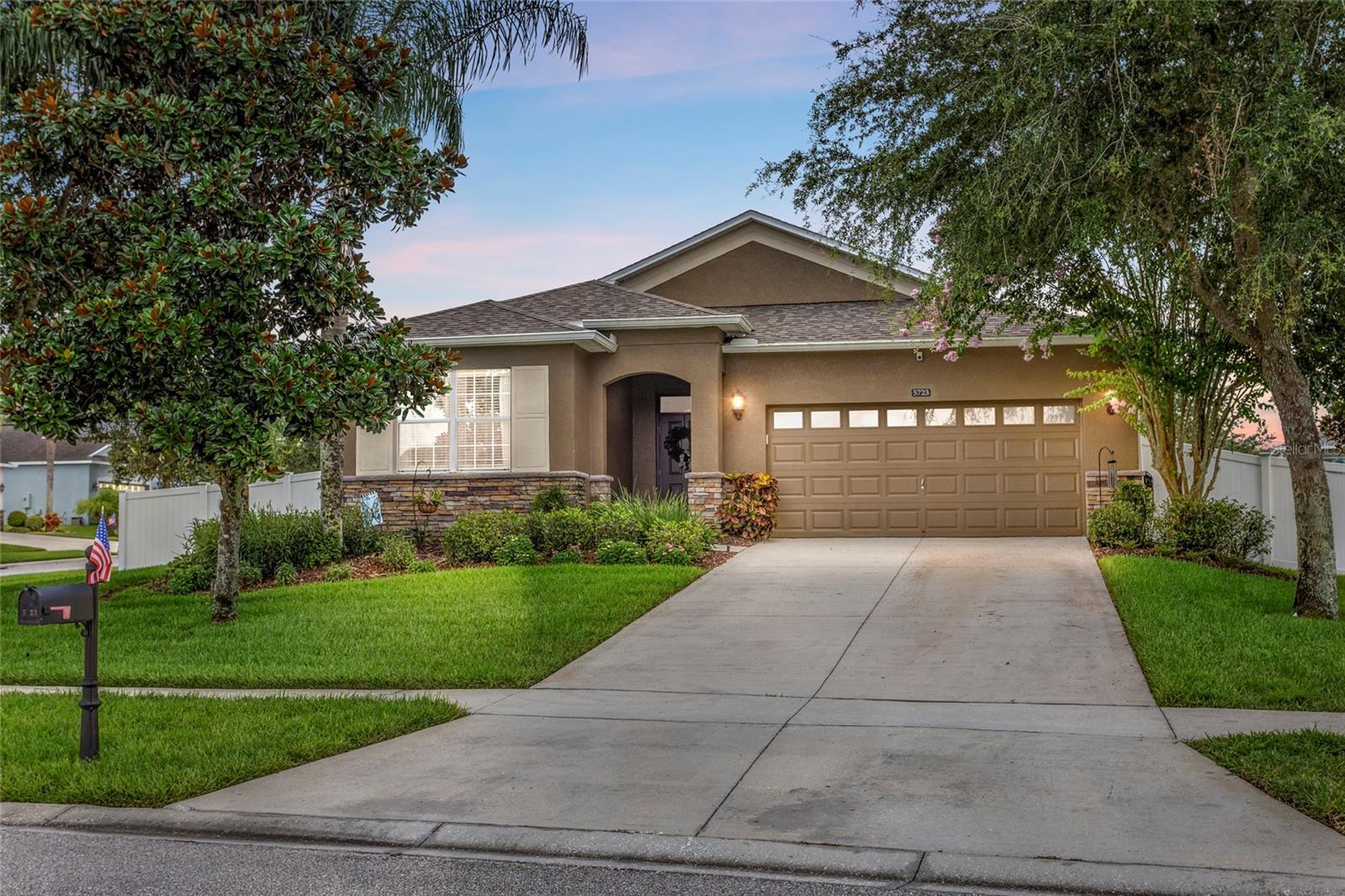 Property Photo: 5723 Tarleton Way FL 32757