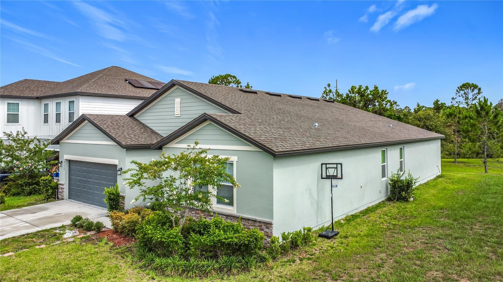 Property Photo: 711 Steerview Street FL 34771