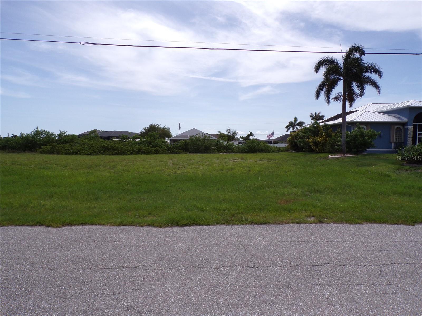 Property Photo: 400 NW 32nd Place FL 33993