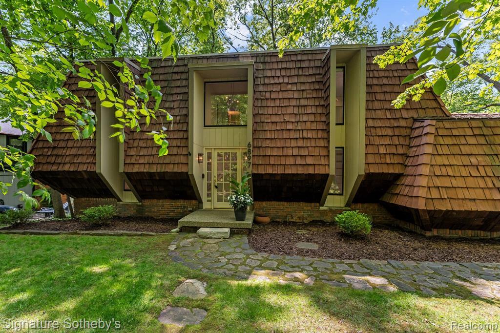 6897 Deerhill Drive  Clarkston MI 48346 1305 photo