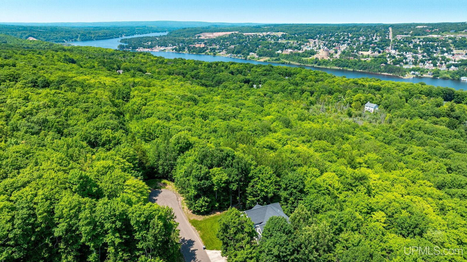 Property Photo:  1906 White Oak Lane  MI 49931 