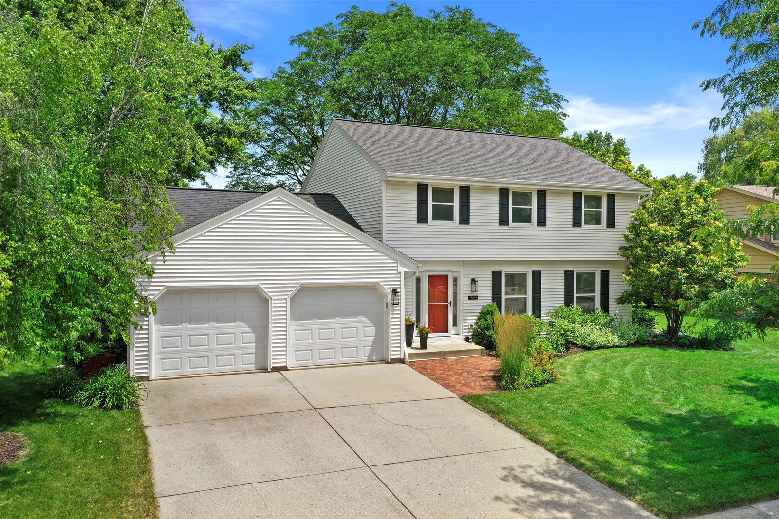 Property Photo:  5696 Gladstone Ln  WI 53129 