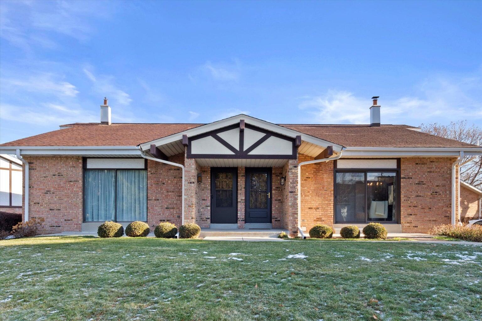 W54n107 McKinley Ct  Cedarburg WI 53012 photo