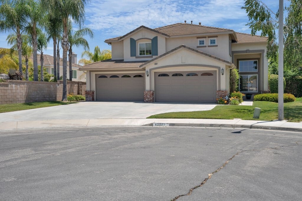 Property Photo: 42207 Kimberly Way CA 92562