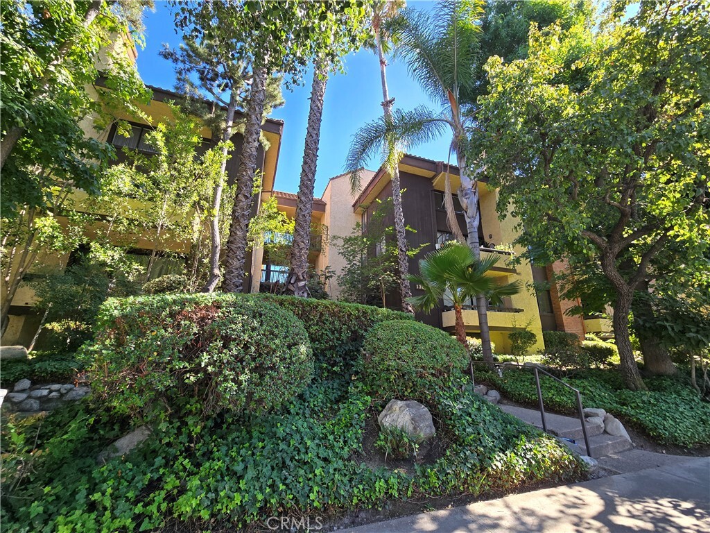 Property Photo: 13214 Moorpark Street 201 CA 91423