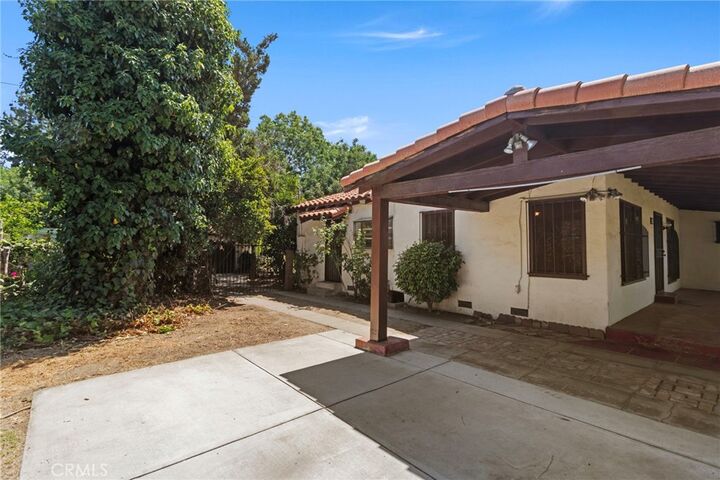 Property Photo: 733 W 24th Street CA 92405