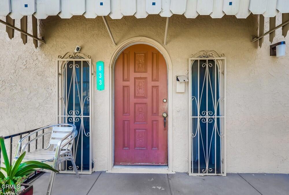 Property Photo: 833 835 Ridgewood Place N CA 90038