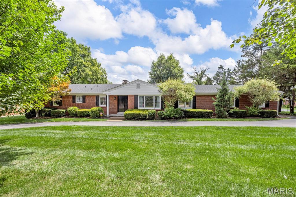 1810 Gray Drive  St Louis MO 63131 photo