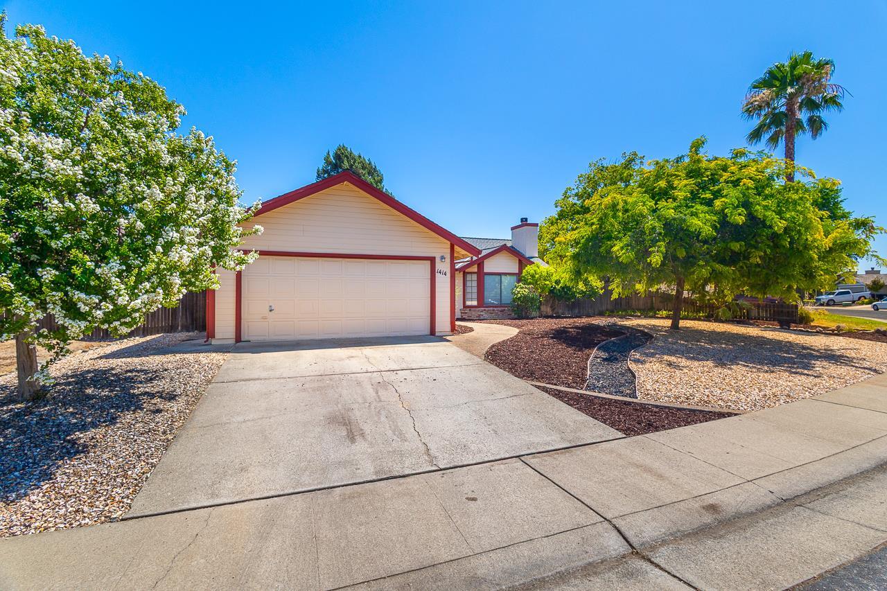Property Photo: 1414 Santa Fe Circle CA 95678