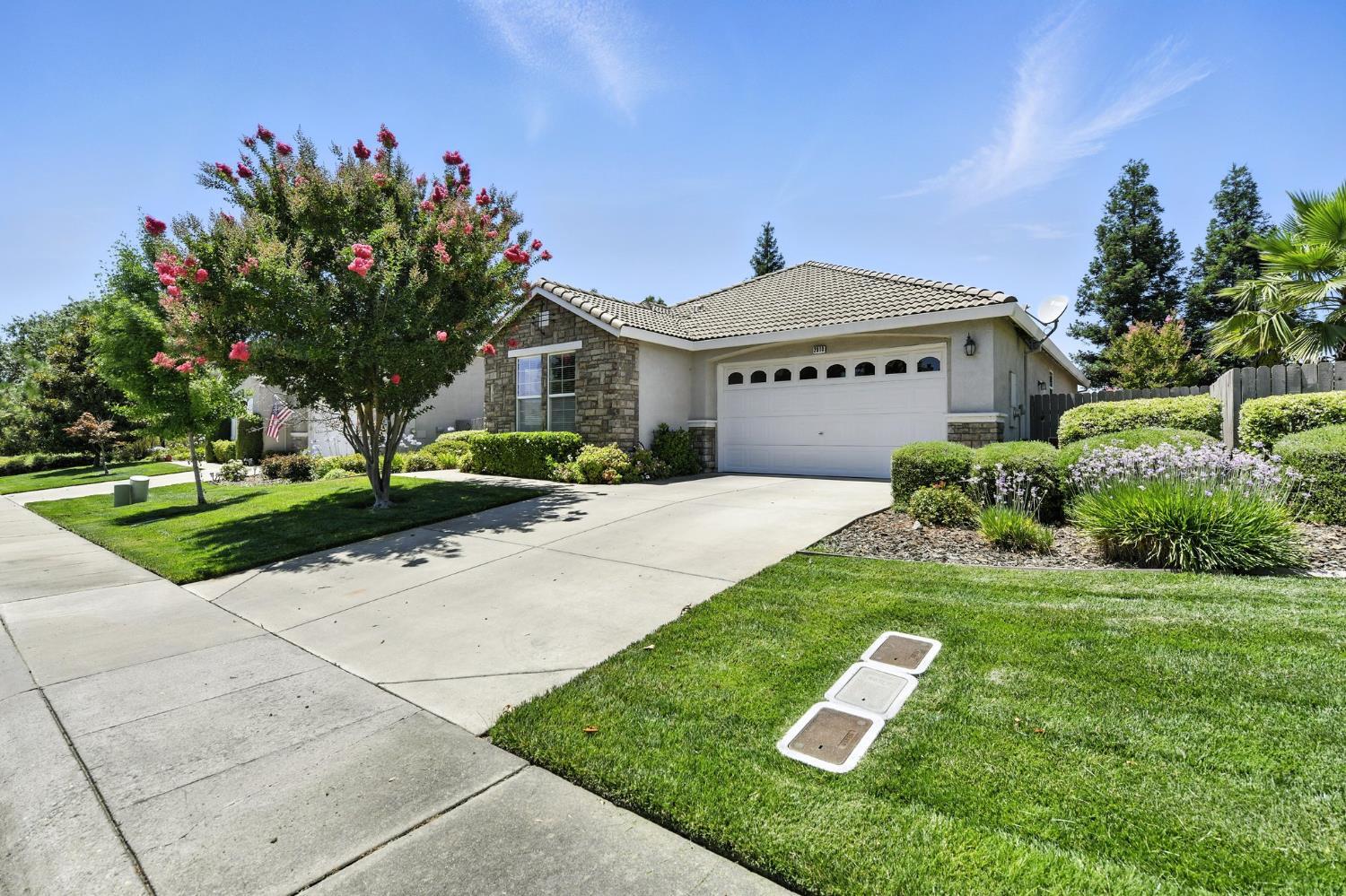 Property Photo: 2010 Ranch Bluff Way CA 95762