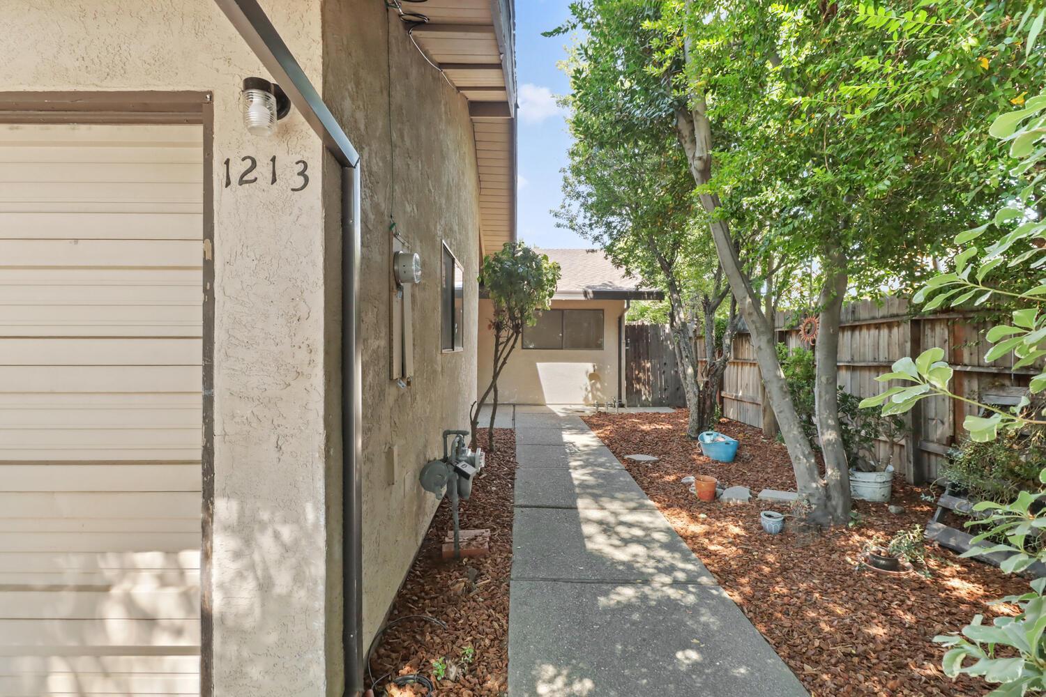 Property Photo: 1213 Arthur Street CA 95616