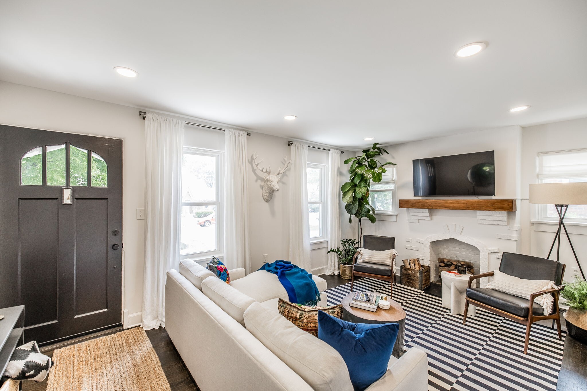 Property Photo: 1016 Iverson Ave TN 37216