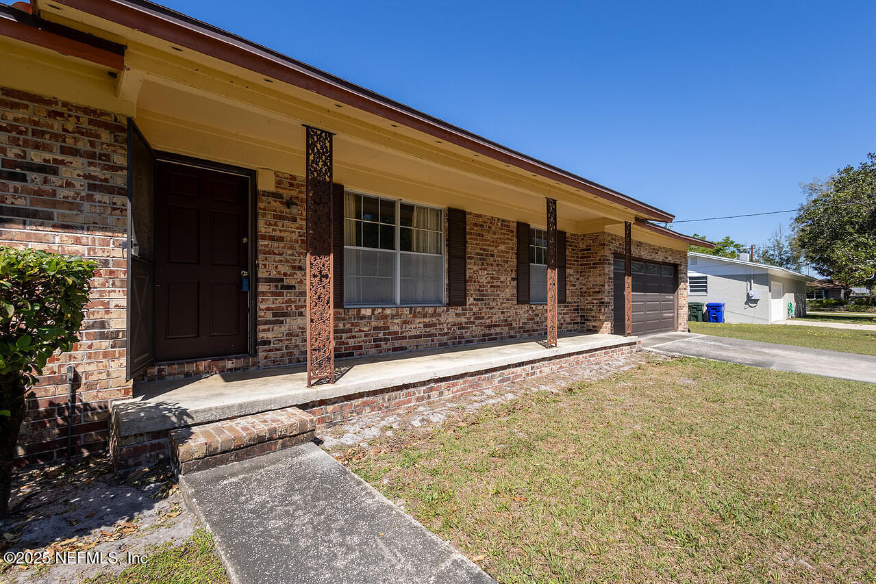 Property Photo: 1620 Bay Circle E FL 32073