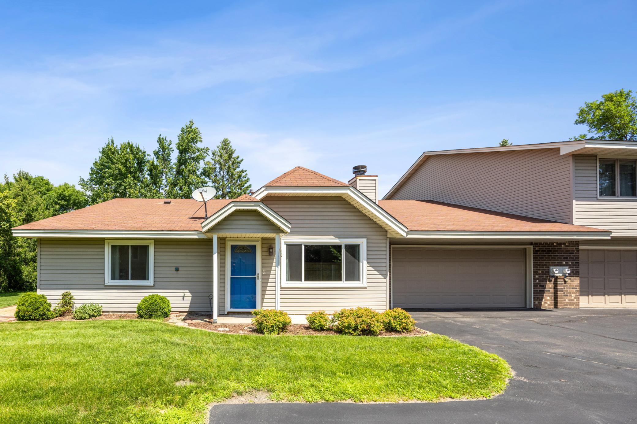 5641 Chatsworth Street N  Shoreview MN 55126 photo