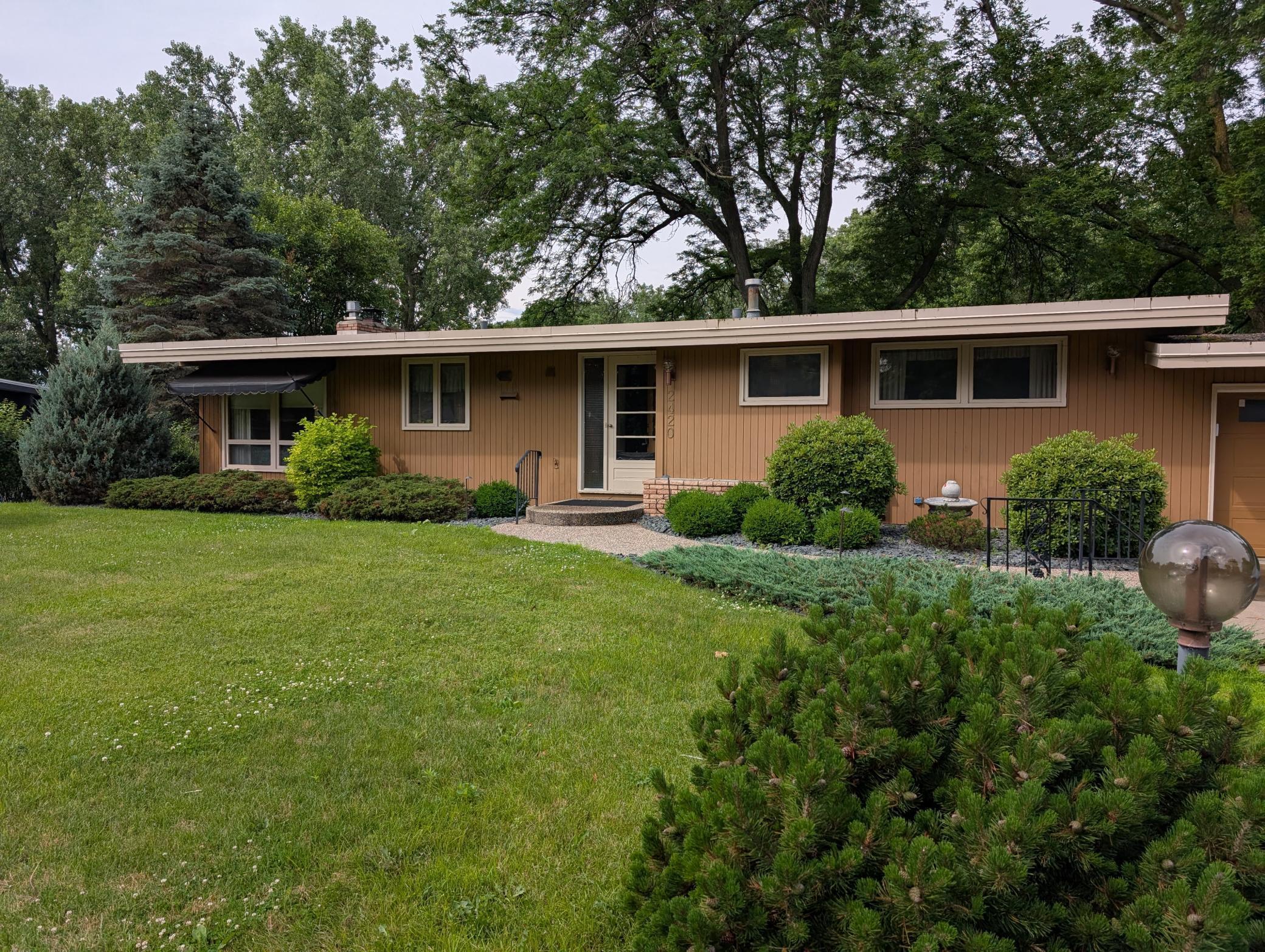 2420 Cedarwood Ridge  Hopkins MN 55305 photo