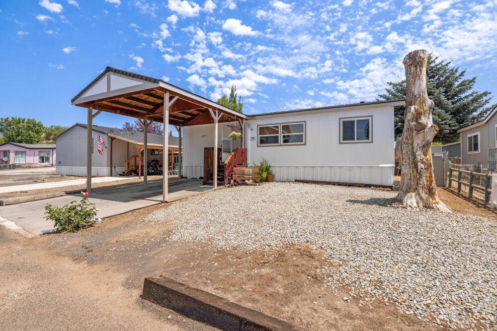 Property Photo: 4647 Winter Avenue 68 OR 97603