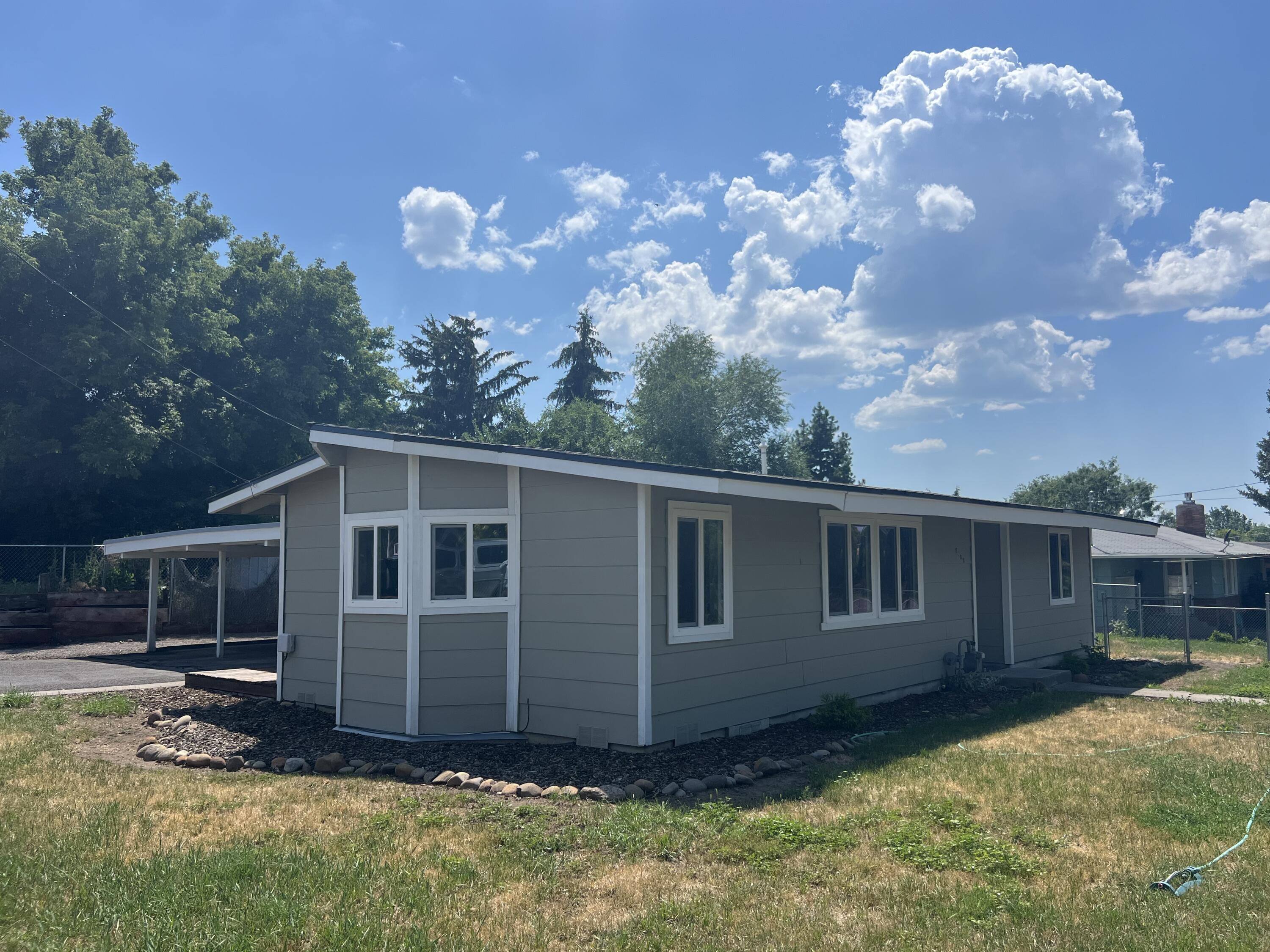 Property Photo: 6160 Delaware Avenue OR 97603