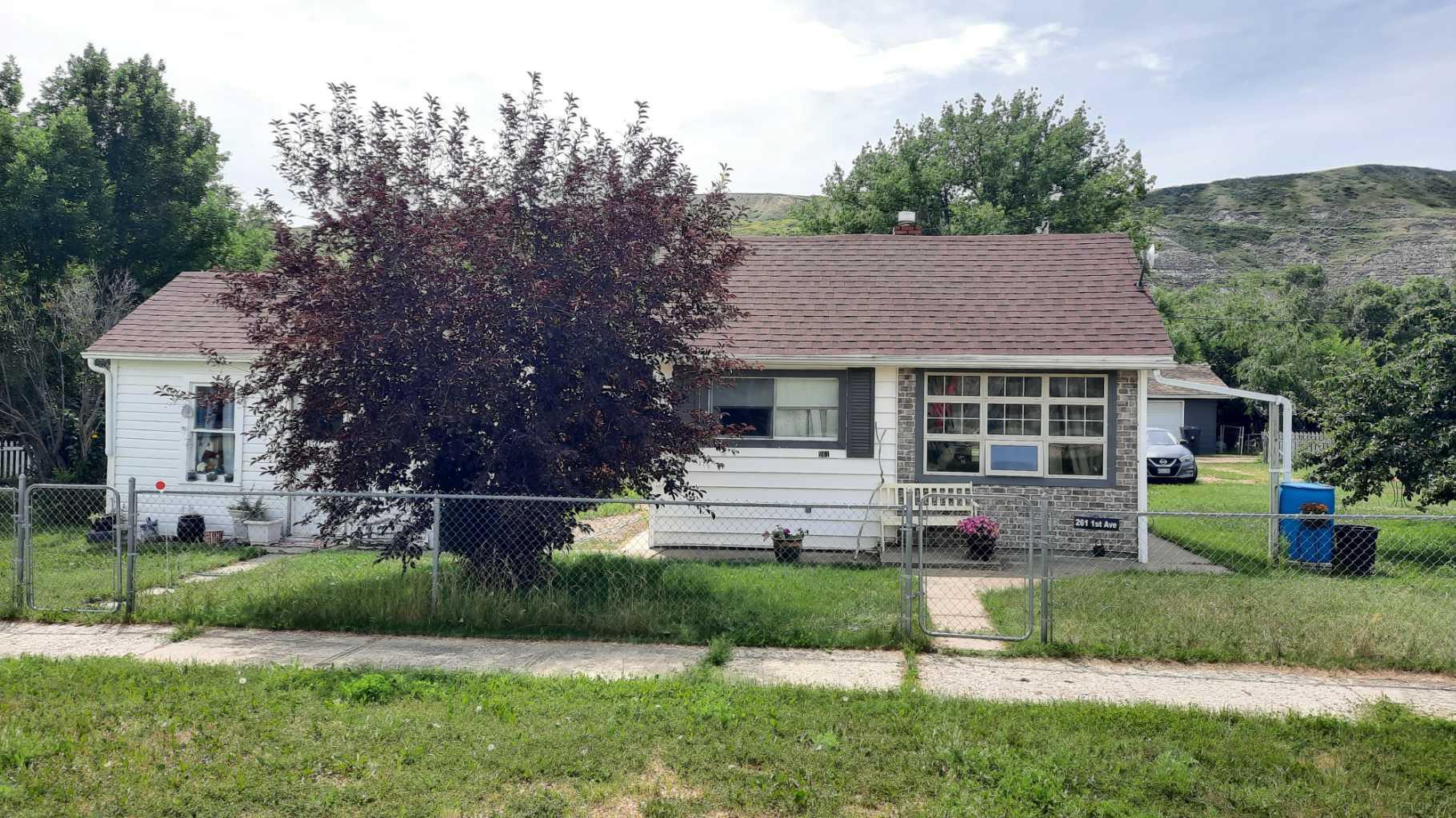 Property Photo: 261 1 Avenue AB T0J 1B0
