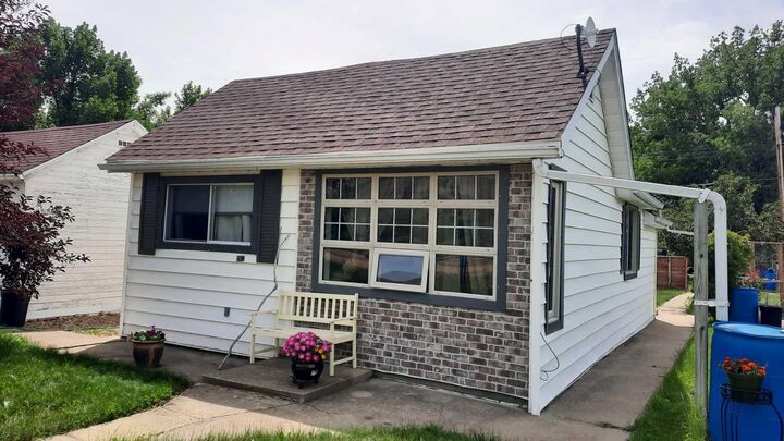 Property Photo:  261 1 Avenue  AB T0J 1B0 