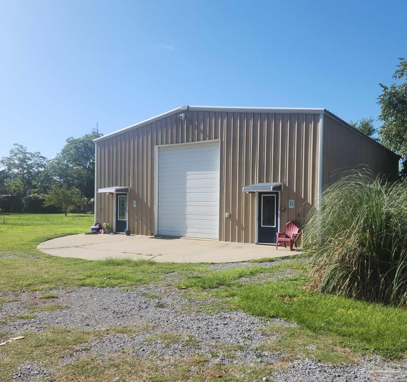 Property Photo: 3217 Wallace Lake Rd FL 32571