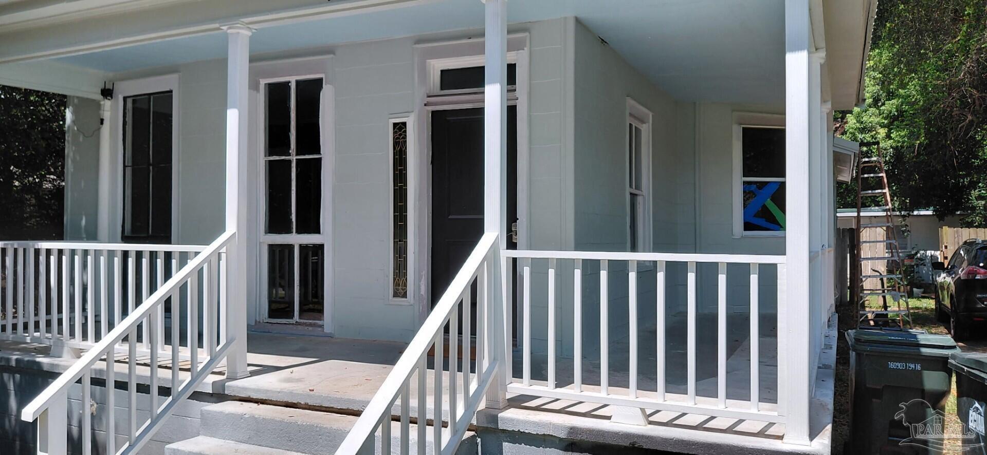 Property Photo: 1215 N U St FL 32505