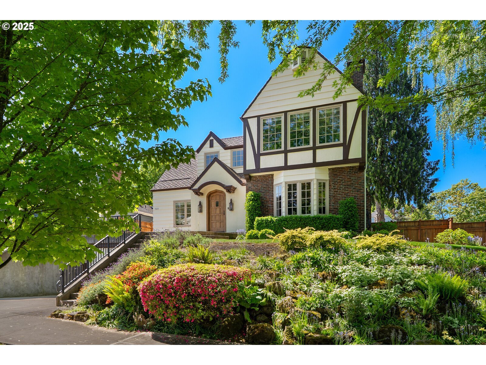 Property Photo: 7627 SE 30th Ave OR 97202
