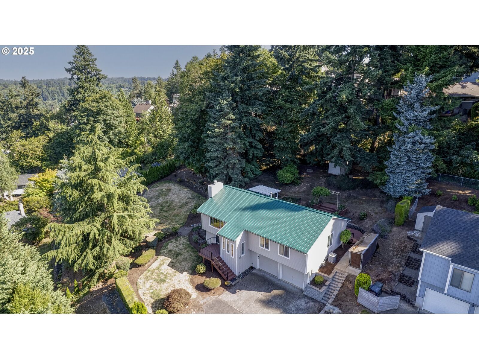 Property Photo:  17304 Parkers Dr  OR 97027 