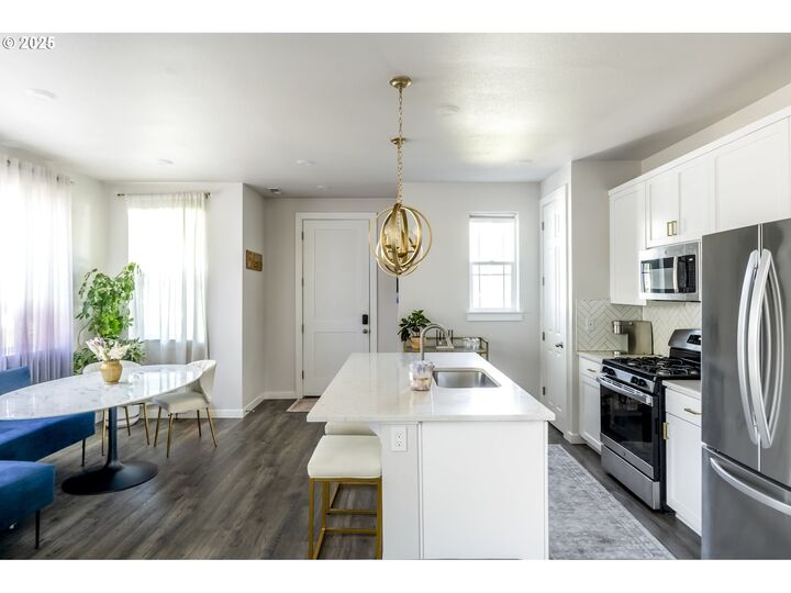 Property Photo: 6802 SE Blanton St OR 97123