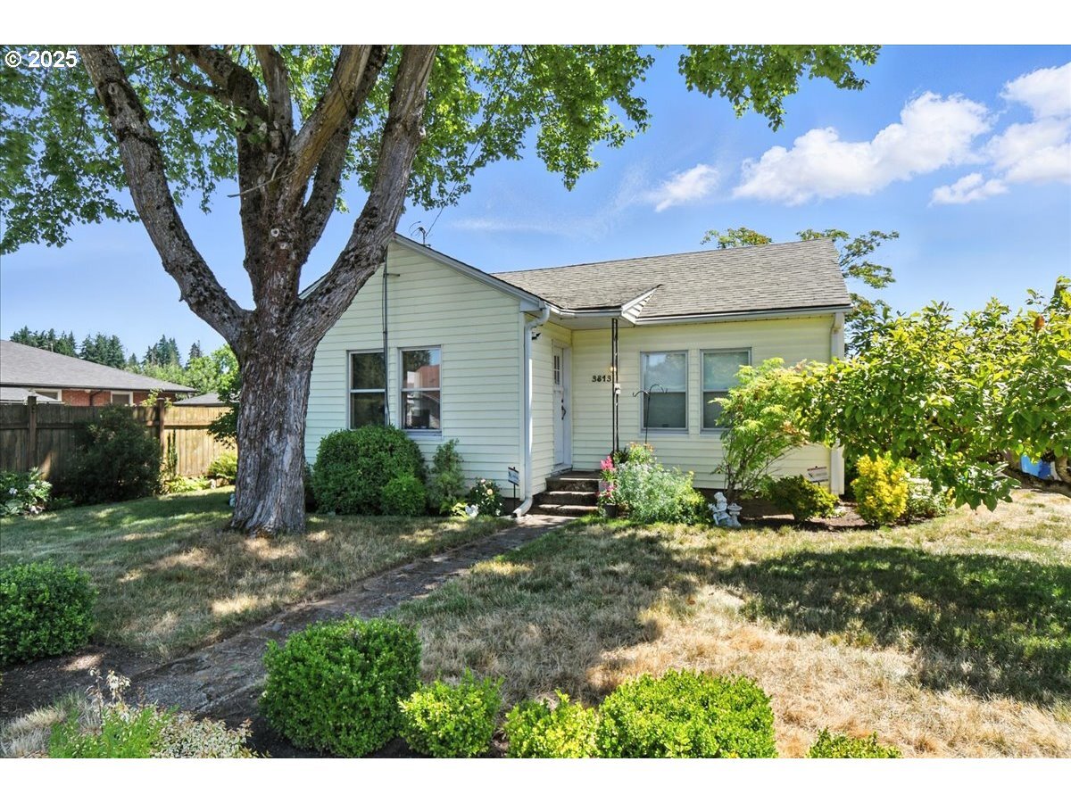 Property Photo:  3813 V St  WA 98663 