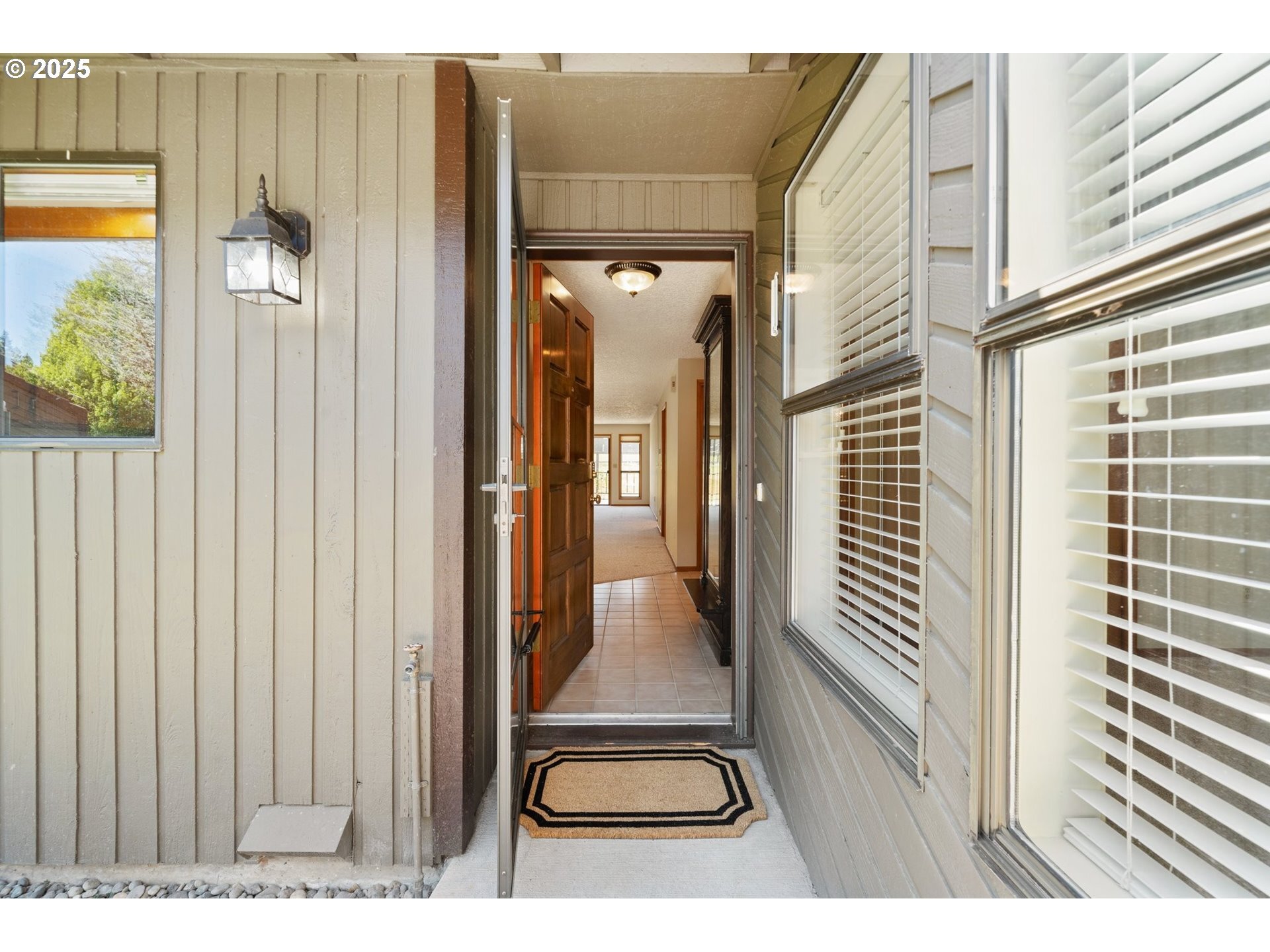 Property Photo: 13821 NW 10th Ct H WA 98685