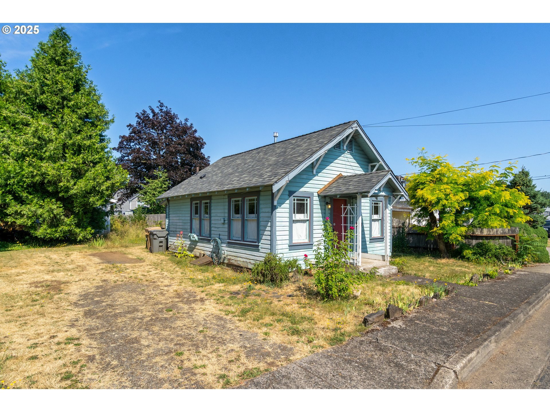 Property Photo: 1016 15th Ave OR 97386