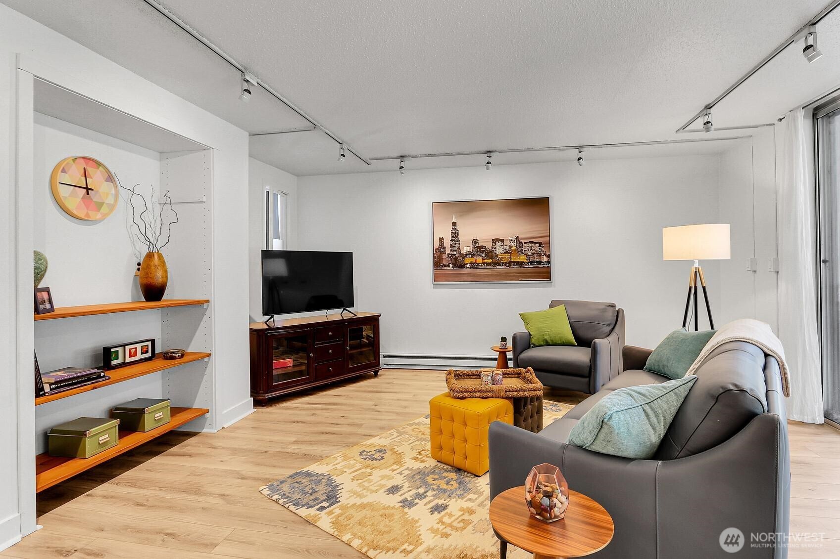Property Photo: 4540 8th Avenue NE 202 WA 98105
