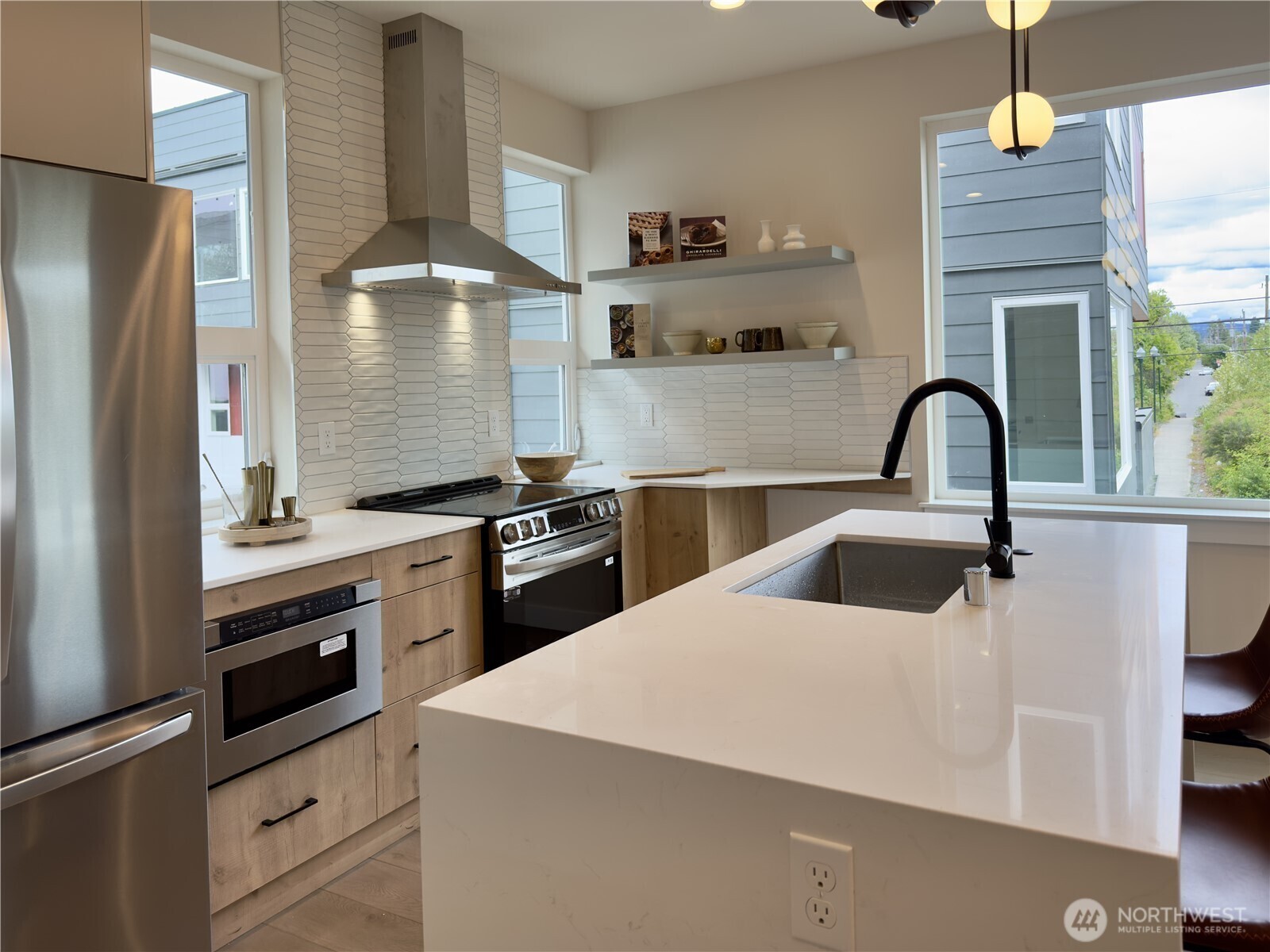 Property Photo:  6945  42nd Avenue S  WA 98118 