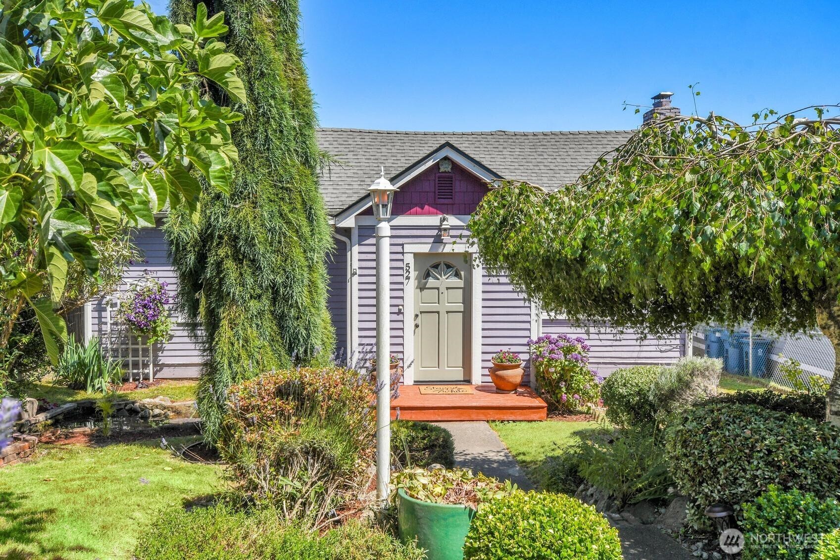 Property Photo:  527 Ave  B  WA 98290 