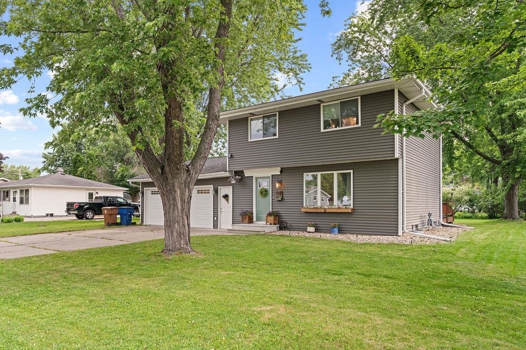 Property Photo:  1001 Fieldcrest Drive  WI 54952 
