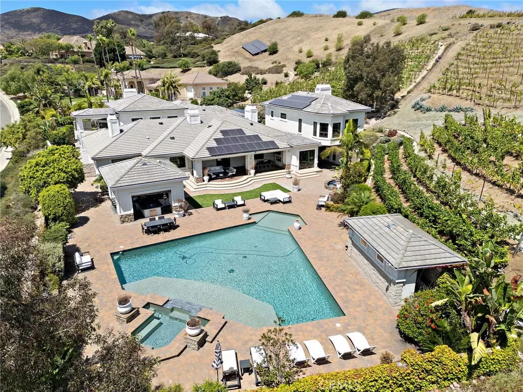 Property Photo:  3202 Portico Del Norte  CA 92673 