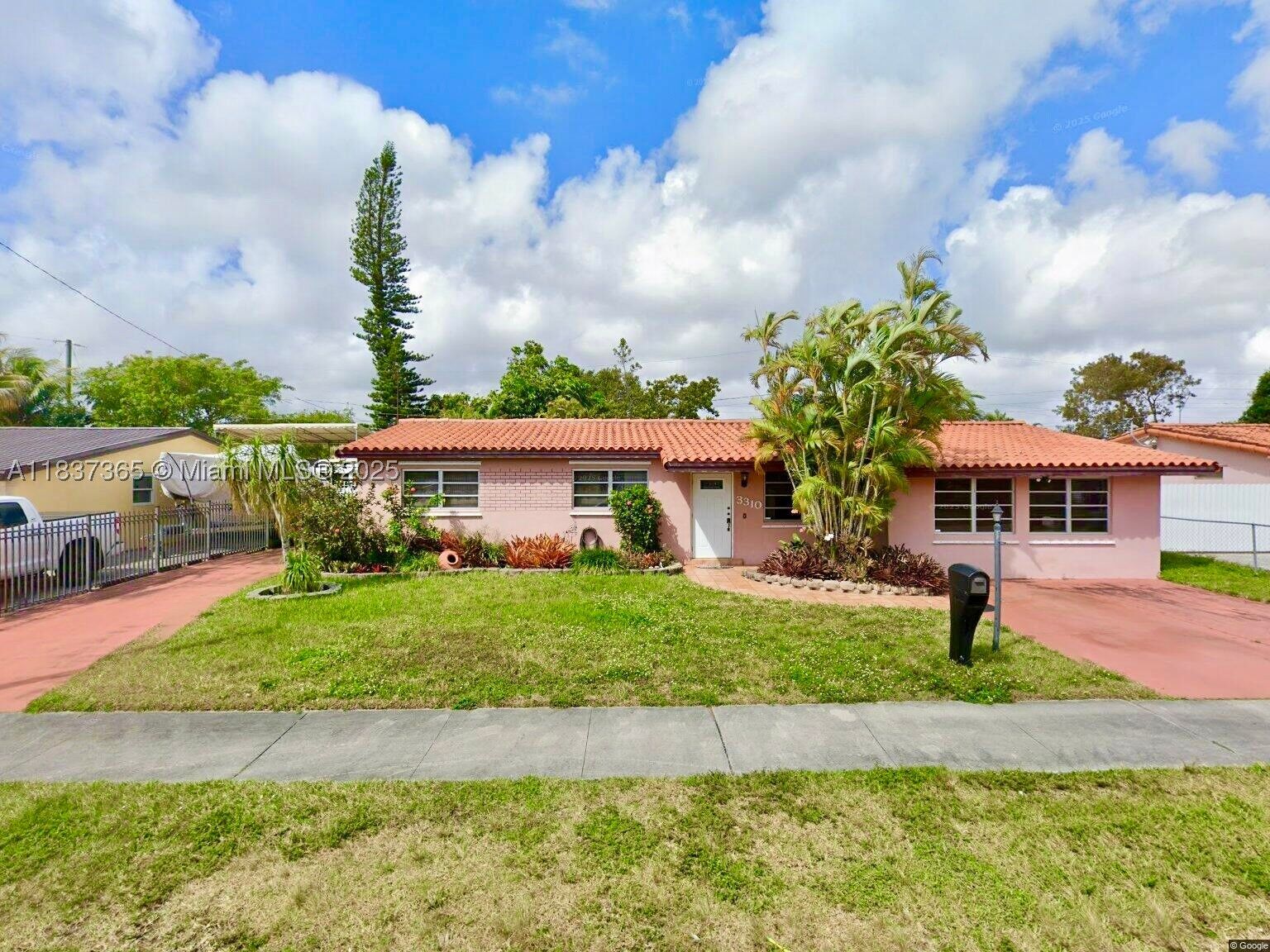 Property Photo: 3310 SW 106th Ave FL 33165