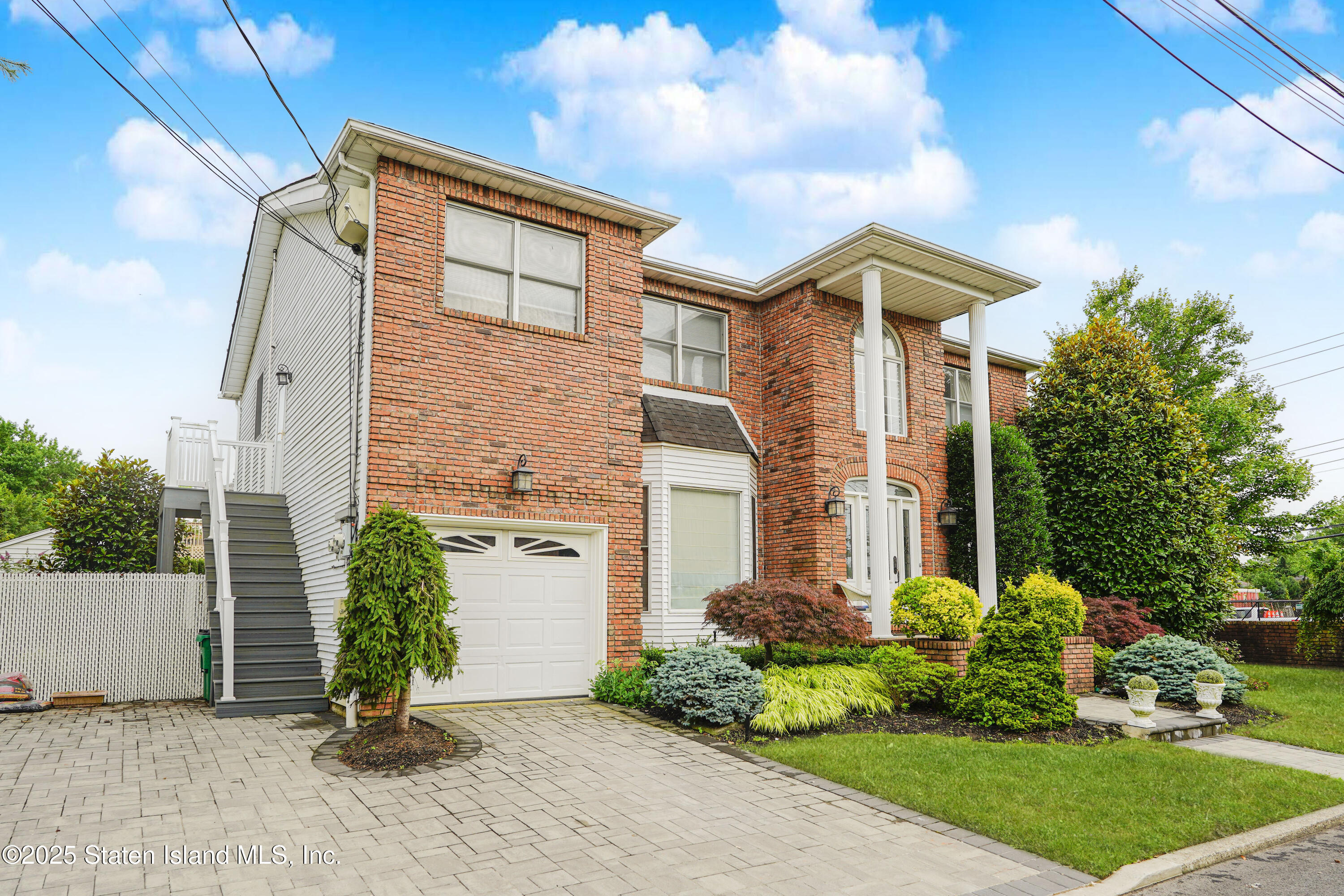 Property Photo: 6 Kathleen Court NY 10307