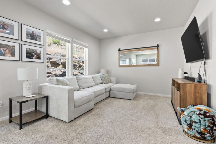 Property Photo:  1225 E Paske Rd  WA 99005 