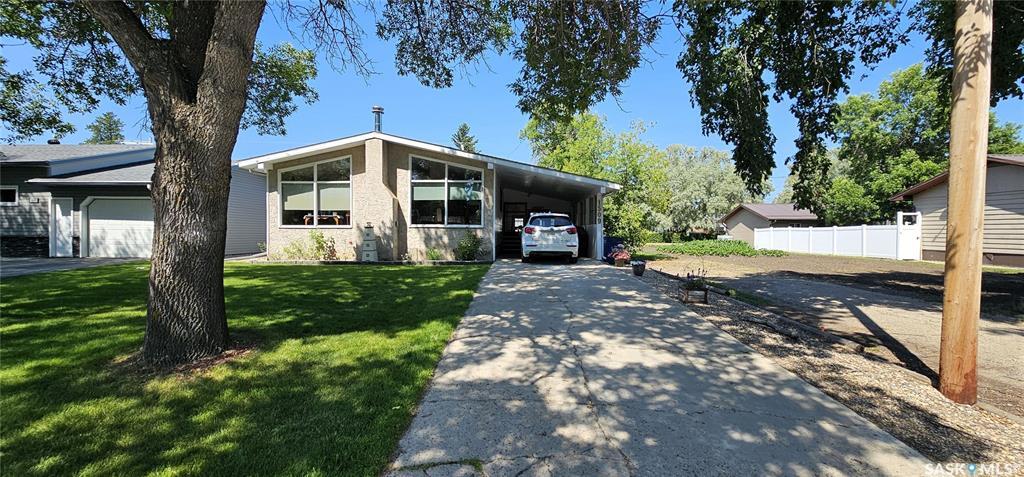 Property Photo: 1511 98th Street SK S0E 1T0