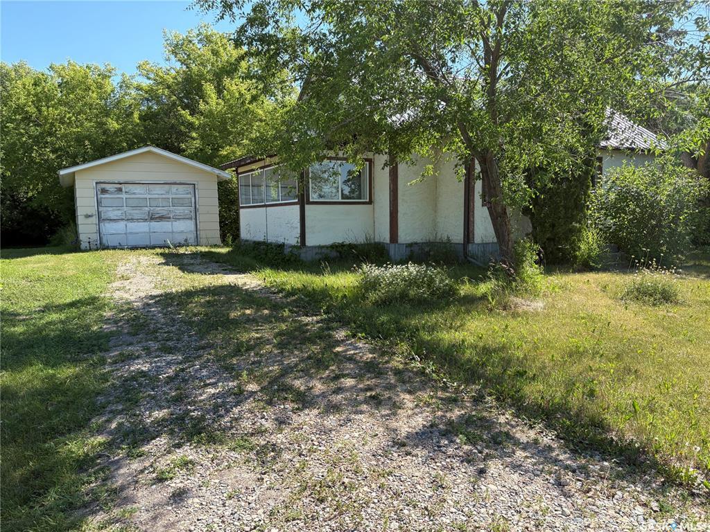 Property Photo: 412 First Avenue SK S0A 3W0