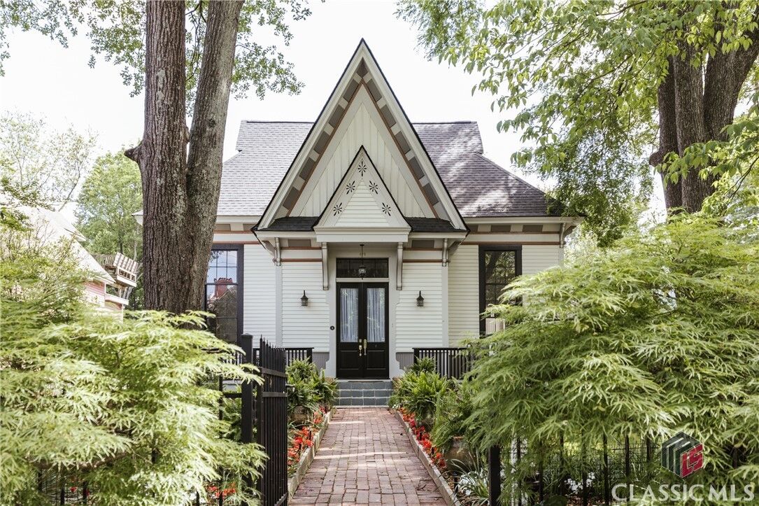 Property Photo: 475 Meigs Street GA 30606