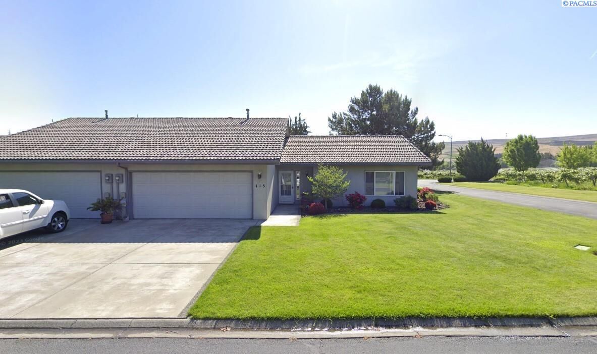 Property Photo:  115 Easy St  WA 99350 