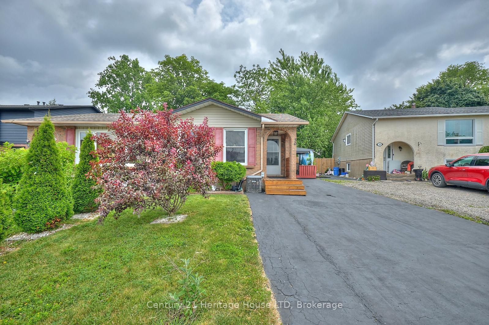 Property Photo: 30 Dodds Court ON L2A 5Z2