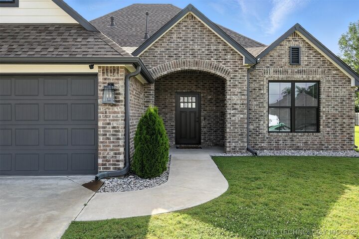 Property Photo:  14109 N 72nd  OK 74021 
