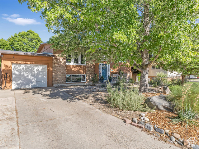 Property Photo: 9457 S Poppy Ln UT 84094