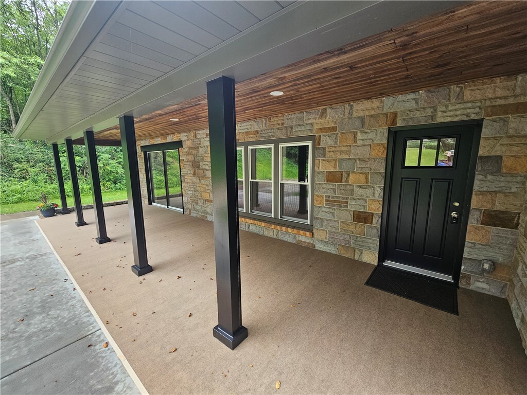 Property Photo: 352 Hartzell School Rd PA 16123